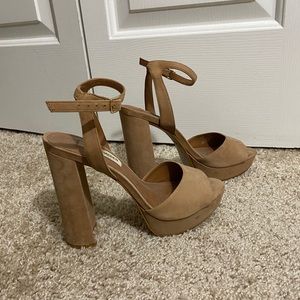 Steve Madden nude strappy pumps